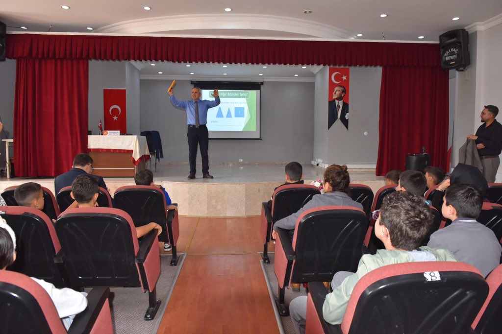 VeliProf's tweet photo. Yalvaç İlçe Milli Eğitim Müdürlüğü ile ortaokul öğrencileri, matematik ve sınıf öğretmenlerinin katılımıyla “Yaratıcı Etkinliklerle Matematik Öğretimi”seminerimizi gerçekleştirdik. Katılan ve katkı sağlayanlara çok teşekkür ederim. @tcmeb @YalvacMem @recai_ocak @Abdullah_Erin47 https://t.co/aksbmq8XJn