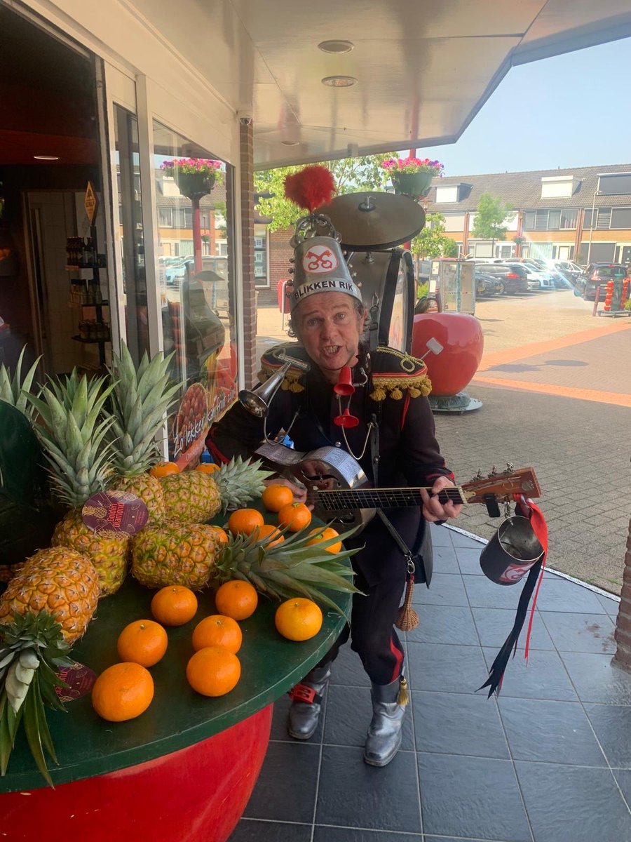 MACentertainm's tweet photo. Blikken Rick te gast in Winkelcentrum Ter Aar

Vandaag, zaterdag 23 mei 2026, waren wij te gast in Winkelcentrum Ter Aar met onze topper Blikken Rick. Rick wist er weer een gezellige en muzikale middag van te maken met heel veel interactie. https://t.co/cJqClUVq3A