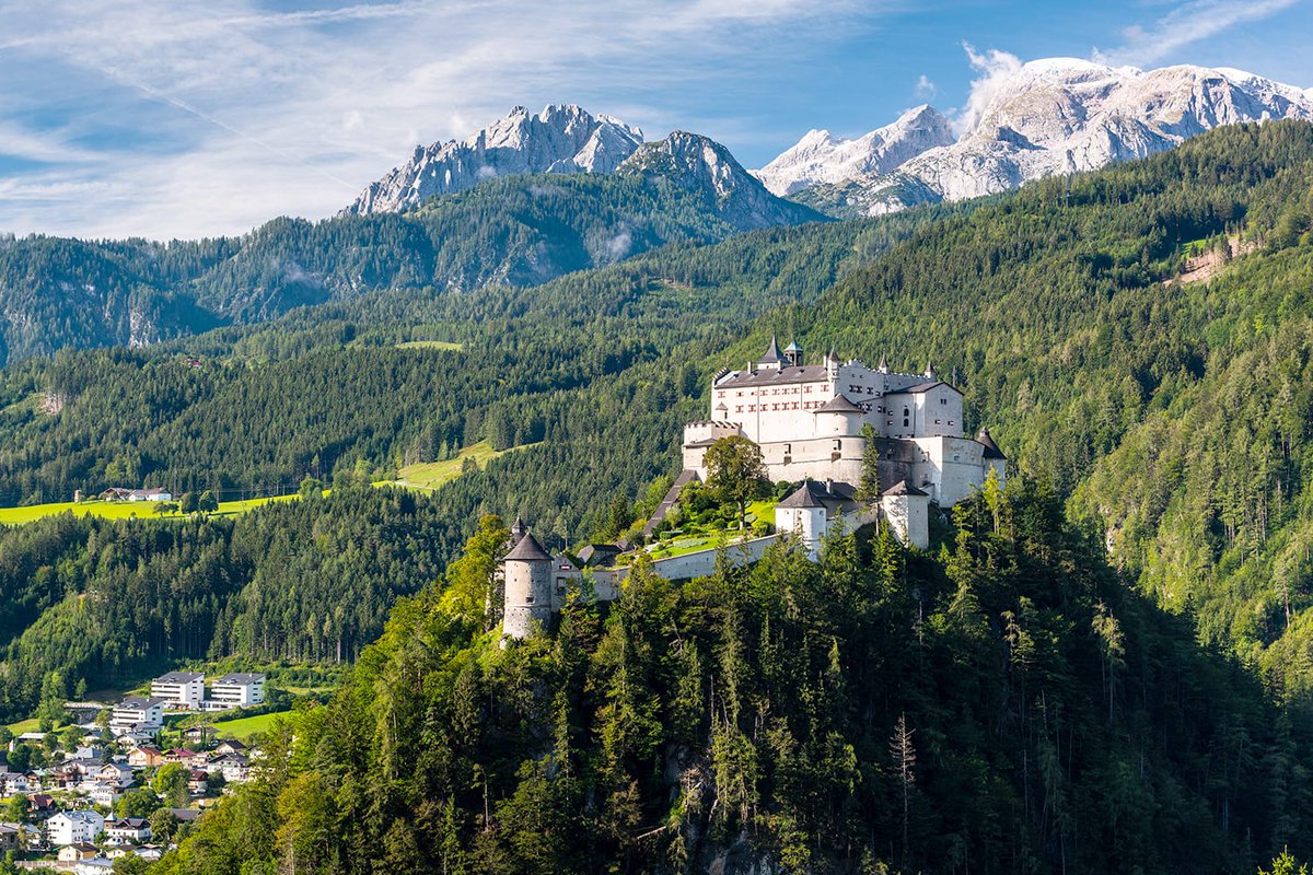alba_pasquet's tweet photo. Al mateix instant, la meva ment va començar a tararejar Edelweiss, a pensar en el capità Von Trapp, la increïble Julie Andrews i en la millor història que s'ha explicat mai als alps austríacs 🌲🏔️
#TheSoundOfMusic https://t.co/4cs23Sv6CP