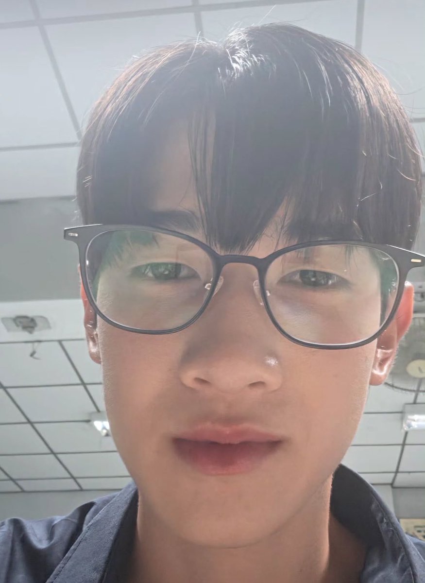 krataibibiloey's tweet photo. พี่โก๋ใส่แว่นแล้วน่ารักน่าเอ็นดูจี้ปุด <𝟑 .ᐟ
#WhenOrangesFallQ26
#ProgressPassawish https://t.co/qm8eRHdvus
