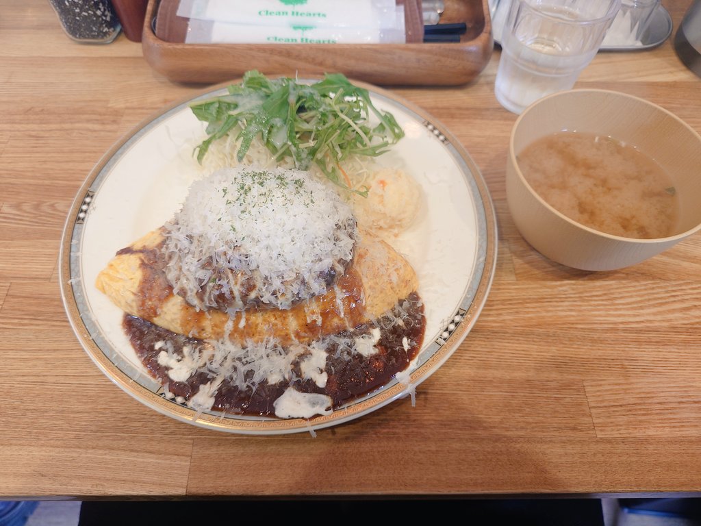 frontier1990's tweet photo. 洋食GURa（神戸市）
チーズオムバーグセット
＃洋食 https://t.co/Qa7ROcvo0D