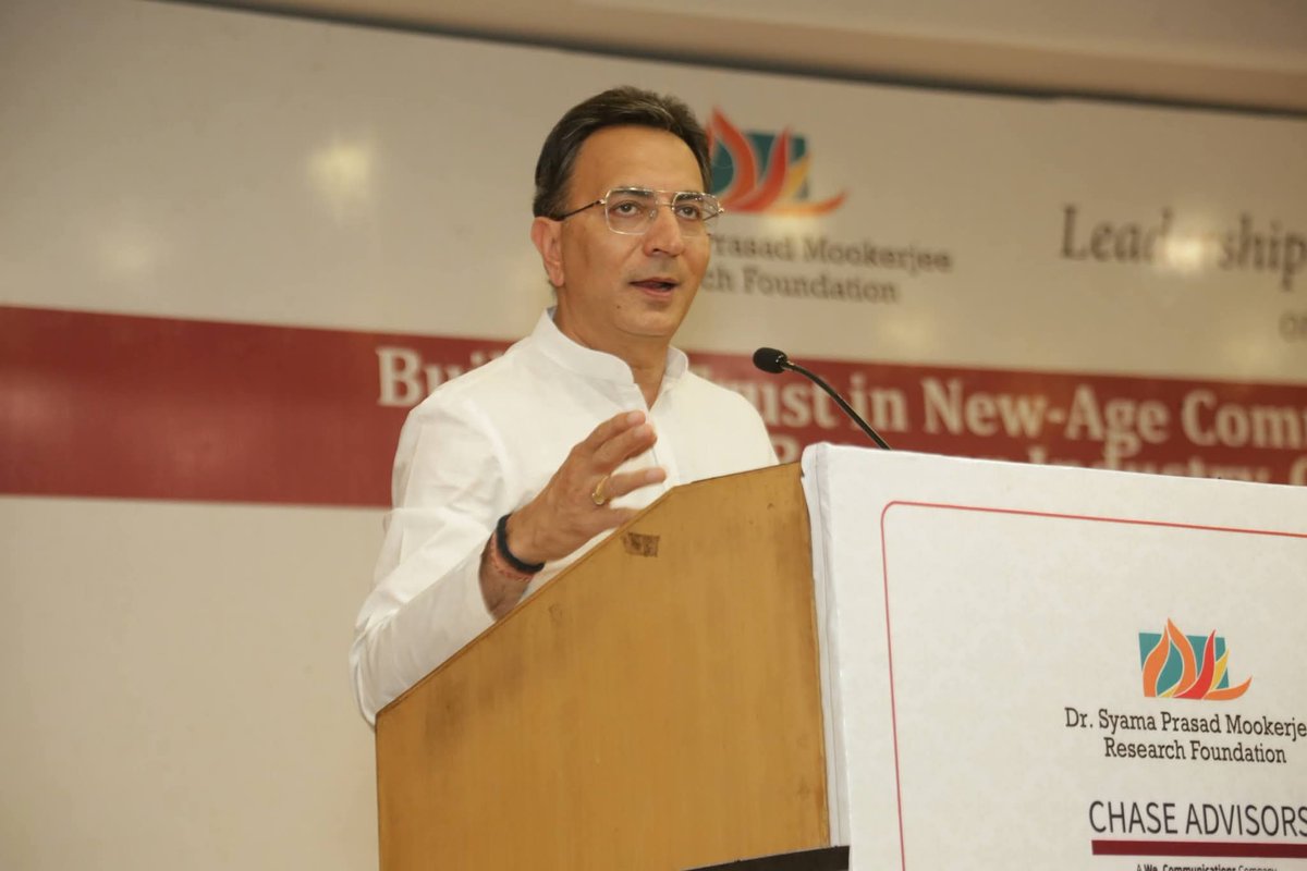 guptachetan34's tweet photo. Had the opportunity to attend the Leadership Dialogue on NewAge Commerce organized by @spmrfoundation. Insightful discussions on India’s evolving e-commerce ecosystem, trust, and digital growth. Honoured to witness the keynote address by Union Minister Shri @JitinPrasada Ji. https://t.co/a9cV73BU7w