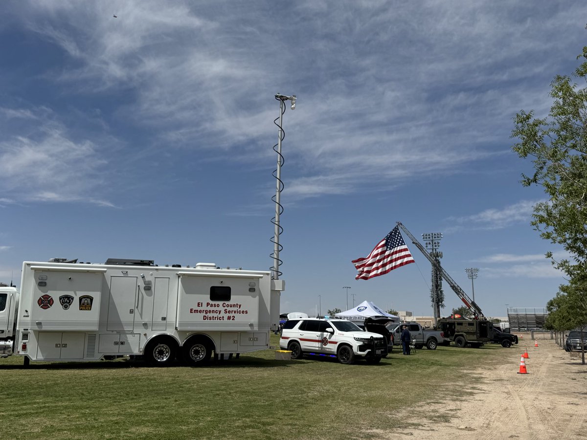PSolisIII's tweet photo. A huge thank‑you to all of El Paso’s first responders and public safety professionals for supporting the first @SocorroISD CTE Career Expo at Eastlake High.
Your service, mentorship, and commitment to our students make a lasting impact. We’re grateful for all you do!
#TeamSISD https://t.co/BH9F3GO4i4