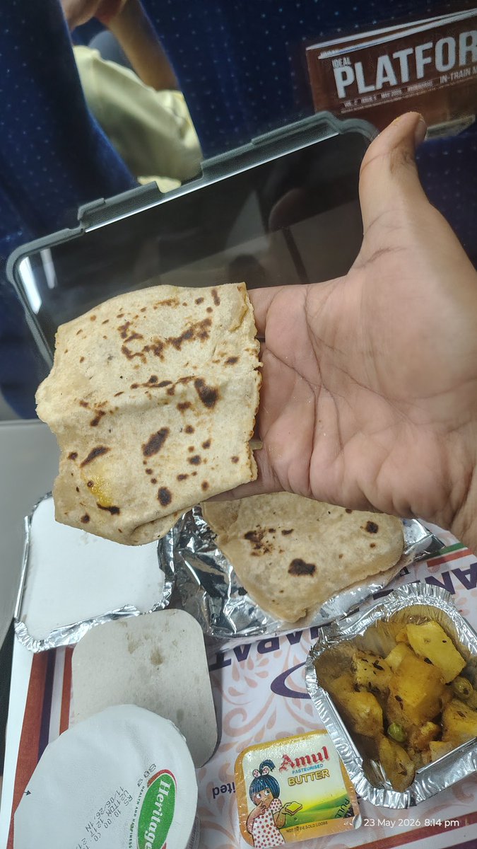 bappa_prl's tweet photo. PNR-6403572685
Trn:20708
Frm EE to SC
Cls:EC
P1-E2,44
Even after complain, I don't see any changes!! Same bad quality and quantity food i received today in Vande Bharat. Look what u promised, &amp; what u give. @AshwiniVaishnaw
@RailwaySeva @RailMinIndia https://t.co/2pE0CXg0ae