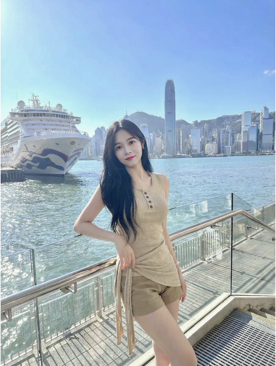 YLnnn9529's tweet photo. From a strange to a familiar city, it takes some time to get used to it. There are laughter and sadness here. It takes a lot of experience to get used to the city. https://t.co/JZQWiH7fmb