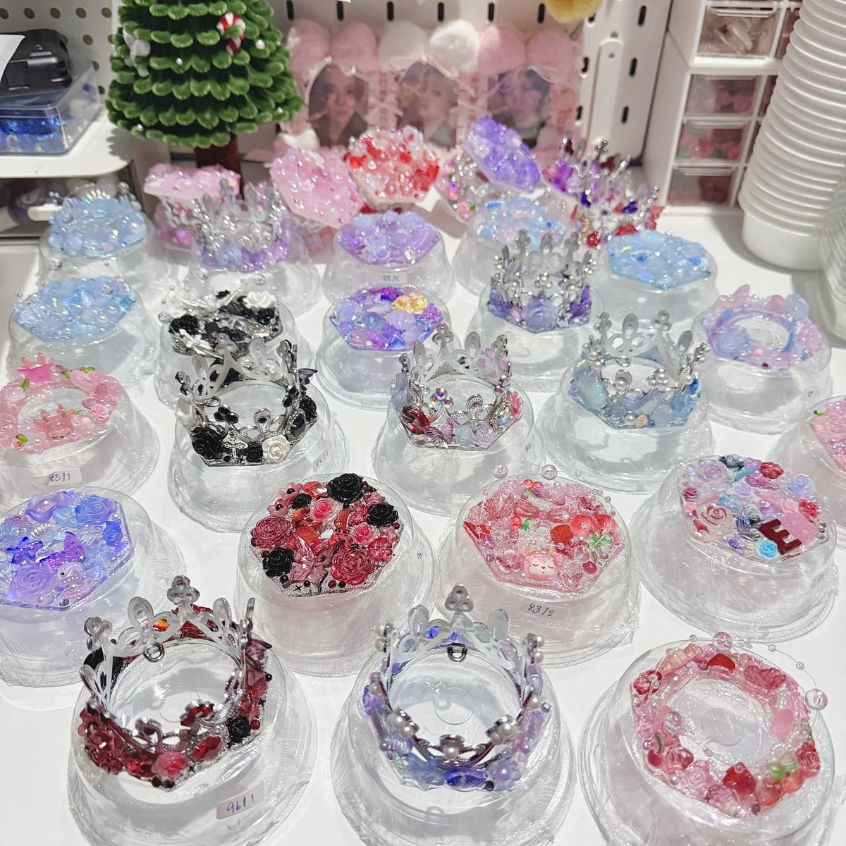 AsaXxvi's tweet photo. 🎀กิจกรรมแจก‼️ เรซิ่นตกเต่งแท่งไฟPlAVE🎉 

📍รีทวิต+เมนชั่นทายเลข3ตัว(ที่แม่ค้าเลือกไว้)
🎁คนแรกที่ตอบถูกรับรางวัลเป็นเรซิ่น2ชิ้น มูลค่า600฿+ เลือกบรีฟเองได้ค่ะ

#PLAVE #플레이브 #ตลาดนัดplave #ตลาดนัดเพ้บ #PLAVE_INCINEMAS
#PLAVEAsiaTour_DASH_QuantumLeap_EncoreinCinemas https://t.co/810Ewx9fLz