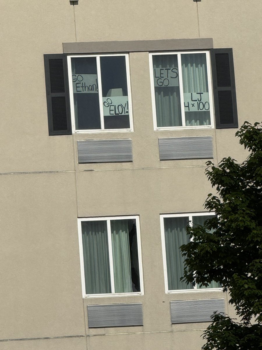 LoneJackAD's tweet photo. @LJMULE_XCTF fandom spreads far and wide across the city! 🏙️ 

#MuleMentality 🤘 https://t.co/mDGkVwCFke