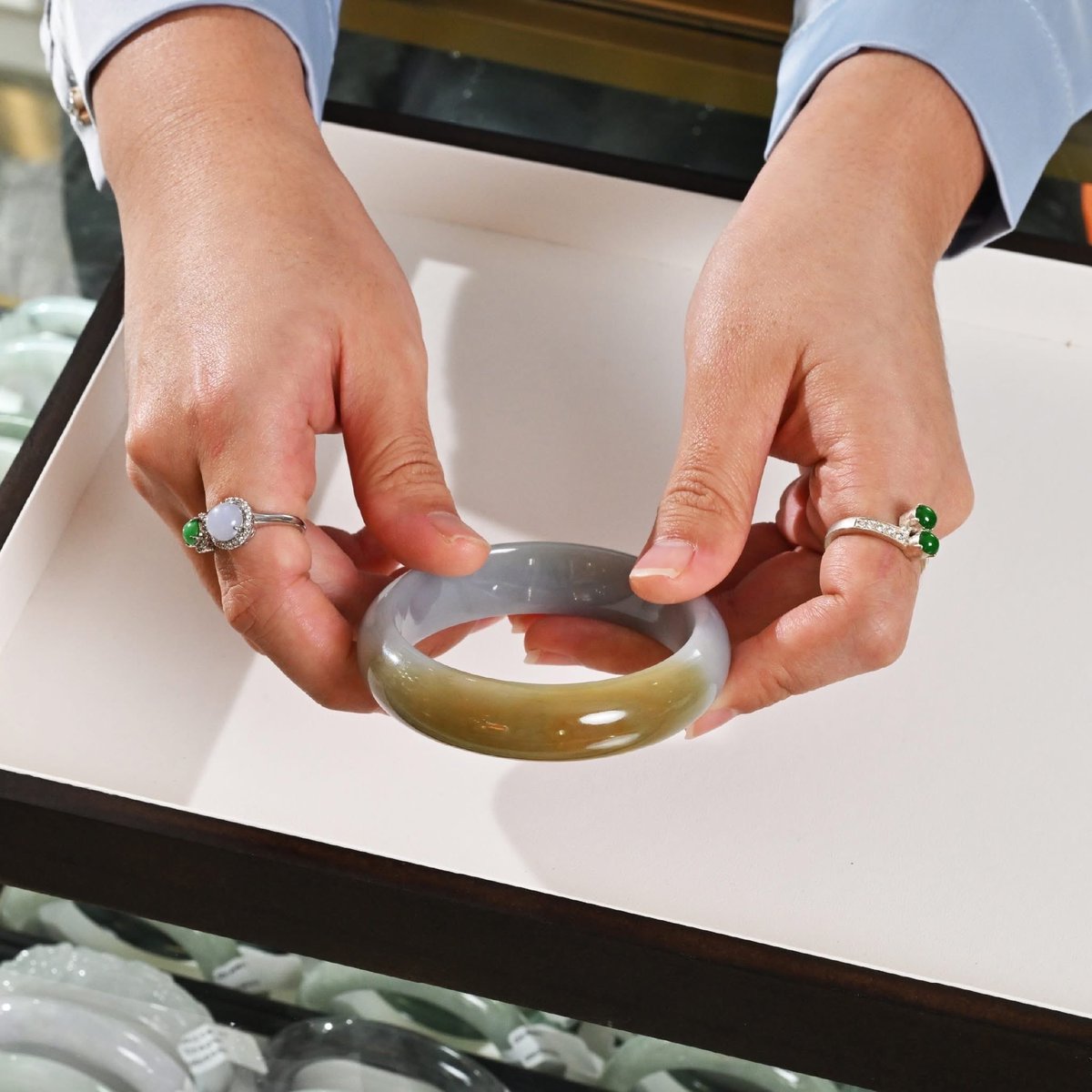 alankllim's tweet photo. Discover timeless beauty at Kayangan Kegembiraan — where fine jade and exquisite gems reflect prestige, heritage, and sophistication.

#KayanganKegembiraan #JadeAndGems #LuxuryJewelry #ConCordeHotelKL #TimelessElegance #KLJewelry #almedia

Photo from concordehotelkl https://t.co/M71EAAilDh