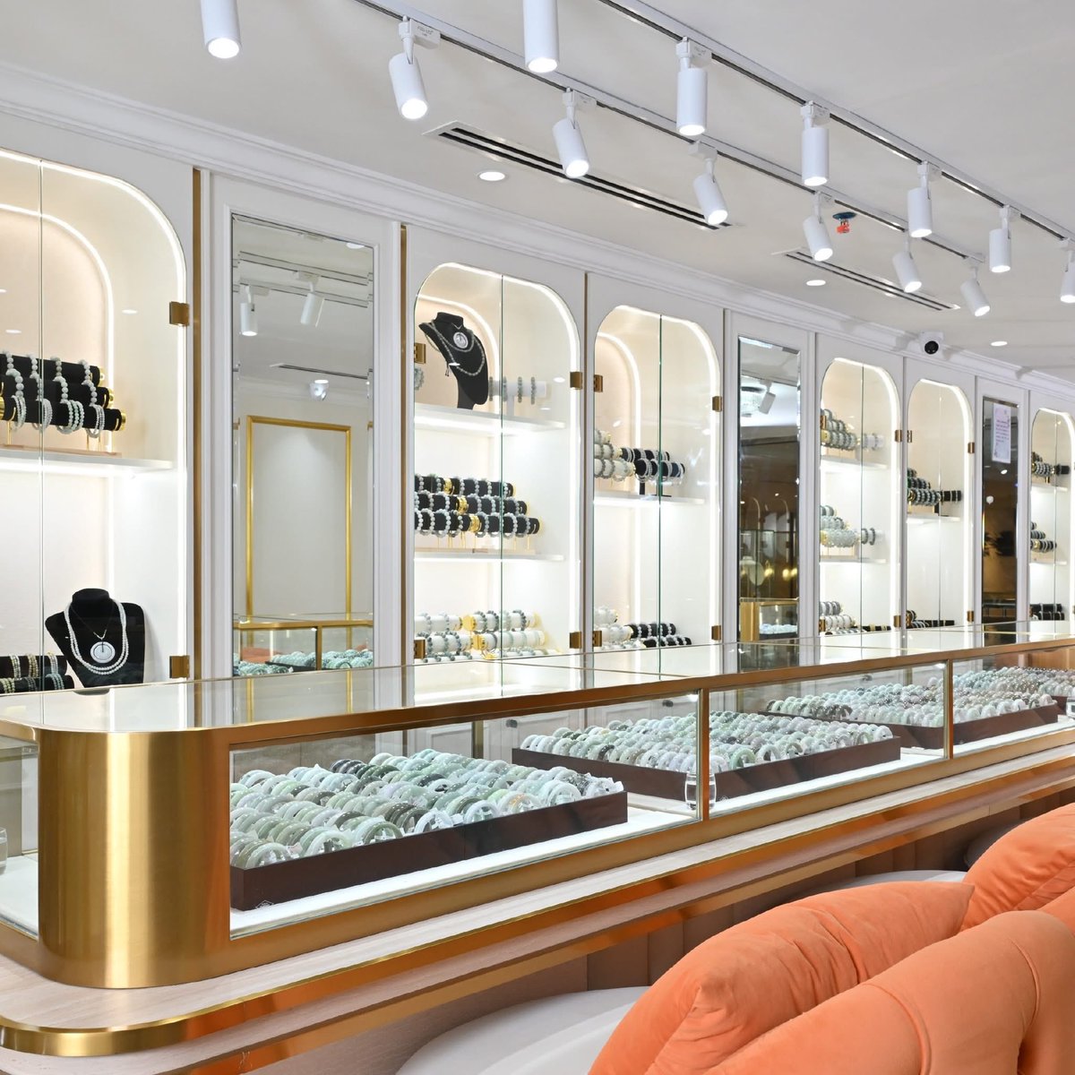 alankllim's tweet photo. Discover timeless beauty at Kayangan Kegembiraan — where fine jade and exquisite gems reflect prestige, heritage, and sophistication.

#KayanganKegembiraan #JadeAndGems #LuxuryJewelry #ConCordeHotelKL #TimelessElegance #KLJewelry #almedia

Photo from concordehotelkl https://t.co/M71EAAilDh
