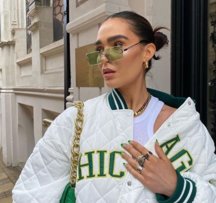iamChrizJoe's tweet photo. Who is Alicia Roddy? 

Alicia Roddy is a popular British fashion influencer and social media personality recognised for her carefully curated outfit photos and stylish everyday looks... https://t.co/FJbTelE8m2 https://t.co/2eaH5quBU2