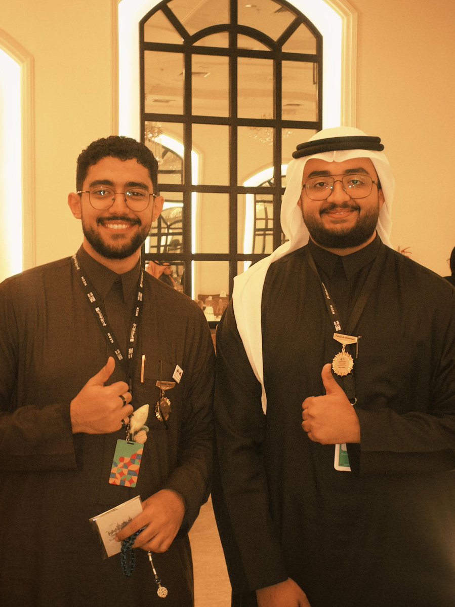 abmisar1's tweet photo. شكرا لقروب ليدرز من دونه مستحيل المجتمع يوصل للي وصله، وبالأخص فهد ورؤيته اللي نقلت النادي الى مرحلة ثانية، وشهد اللي كانت افضل قائدة شفتها في أي شي اشتغلت فيه

والشكر لفهد الشمري كمان على سنه ناجحه في أقوى لجنه🚀

ونرجع لكم قريب ان شاء الله🤍 https://t.co/AvwQj3TY6C