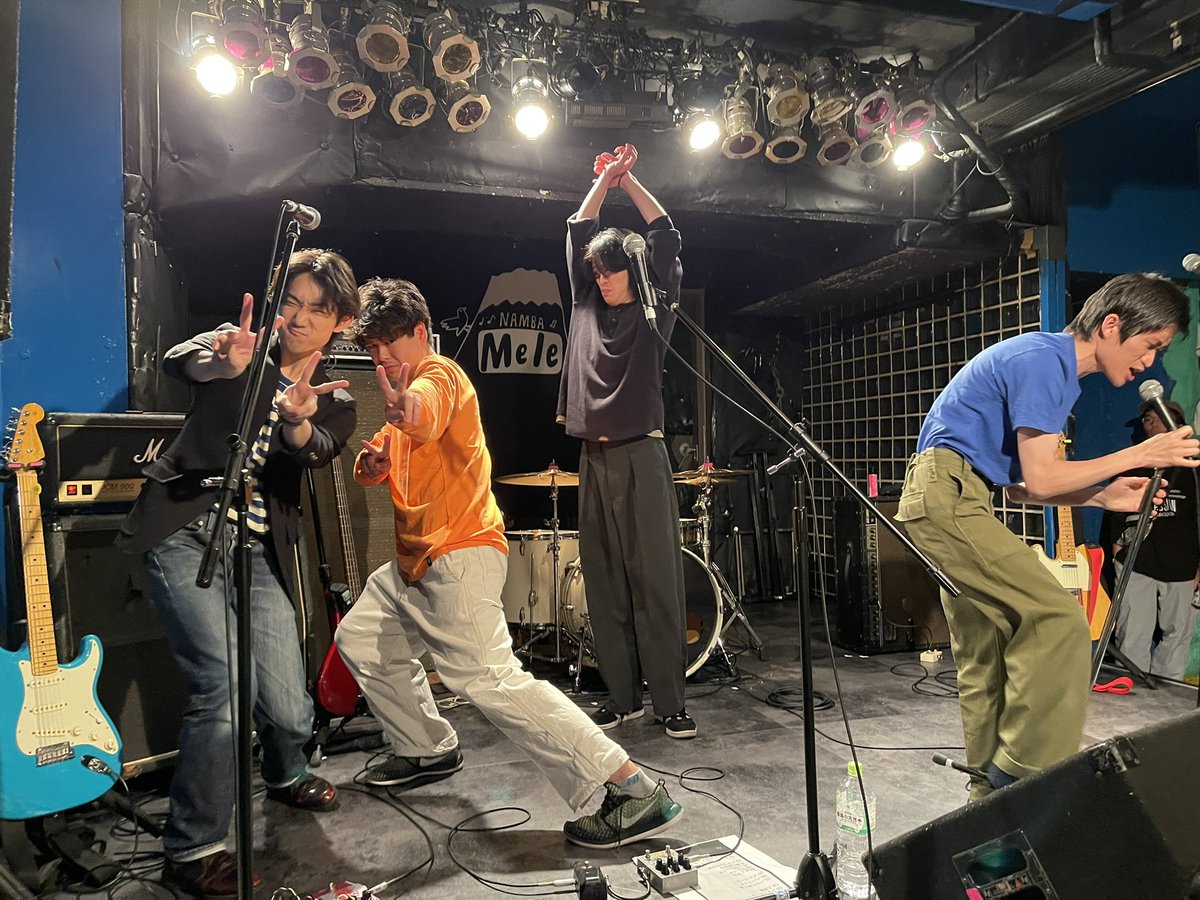 kayagabbahey's tweet photo. お目当てのHOGO地球、京都は行くのに大阪には来ぇへんな〜と思ってたら今回が初の大阪やってー！しかもMele〜！！

ライブは、、自由！！

ﾜﾀｸｼ同様、ほごち好きのフォロワーさんも死ぬほど聴いてるやろう２曲がｺﾁﾗ👇👇

『アルコール』↗️
『ノーヒットノーラン』↘️ https://t.co/RcRRFowR9F