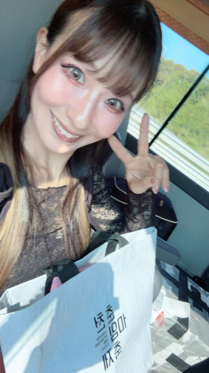 merimariko's tweet photo. 韓国🇰🇷
春川国際マイムフェスティバルに
出演します！
本日韓国入り！✈️✨

本当に嬉しい事に
今年で3年続けてお呼び頂いていて、、！

明日からスタート！
身体表現(マイム)で良い風を皆様に届けられるよう✨

Instagramストーリーで
近況様々報告しています❤️‍🔥 https://t.co/QjpIyF8Aiq