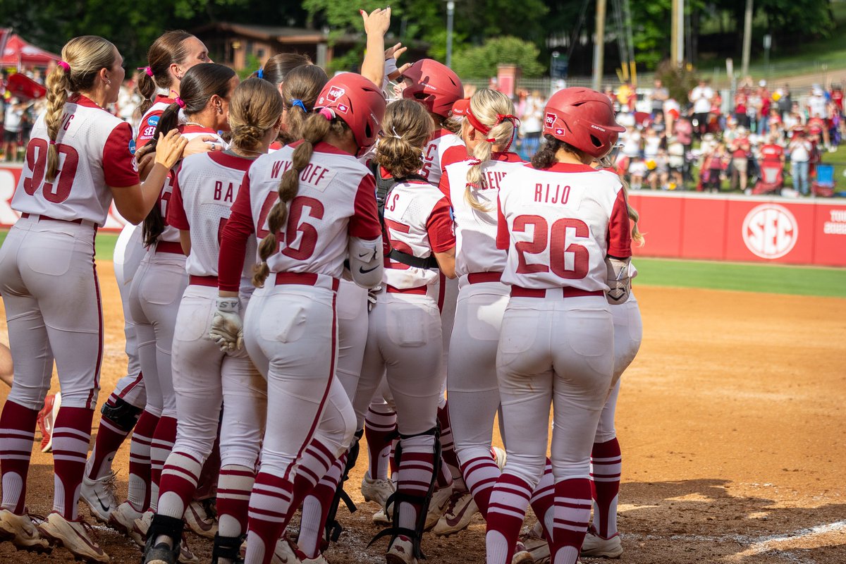 PeggyRoweps's tweet photo. Let's Get This Party Started !!!!!  Game Day 
Game 2: Arkansas vs Duke @tim_radio @residentnewsnet @RazorbackSB https://t.co/Wp878c9gu8
