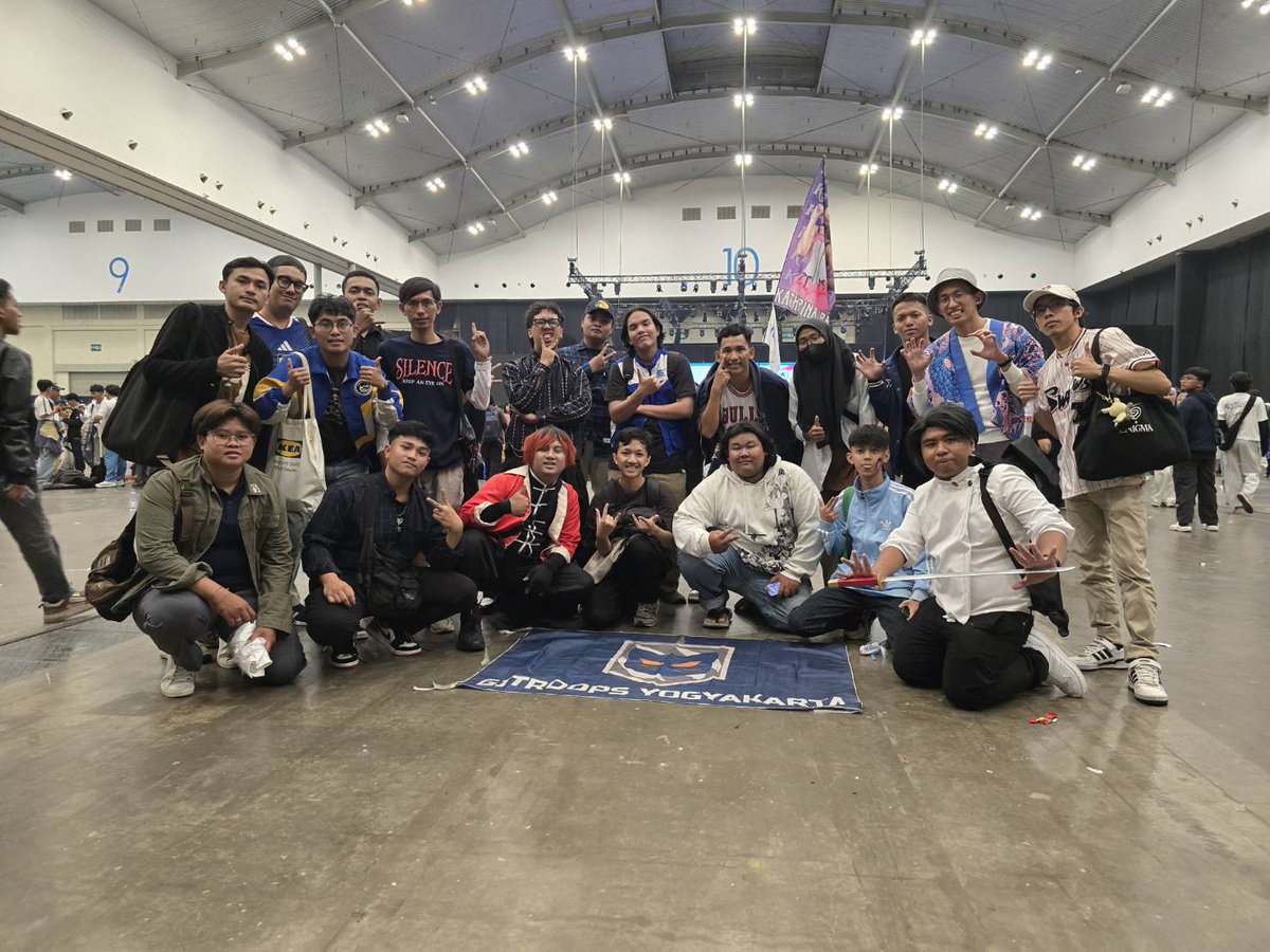 gitroops's tweet photo. Terima kasih teman-teman yang sudah hadir pada Personal Meet and Greet Festival! 🙌

Sampai bertemu kembali di lain kesempatan, hati-hati di perjalanan semuanya! 👋 https://t.co/MhxVTLRZDV