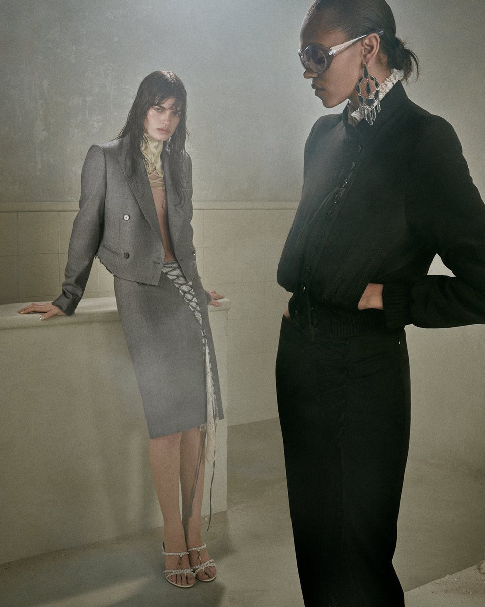 McQueen's tweet photo. McQueen Autumn Winter 2026 Pre-collection – tailoring unbound from 
tradition. The Rosa Sandals with metal wishbone charms.​
​
Discover more: https://t.co/9oW6QERbyM 
​
Photographer: Julien Martinez Leclerc ​
Art Director: SJ Todd ​
Styling: Camille Bidault-Waddington ​
Hair: Anthony Turner ​
Makeup: Daniel Sallstrom ​
Nails: Ama Quashie ​
Set Designer: Alice Kirkpatrick ​
Production: Farago Projects
