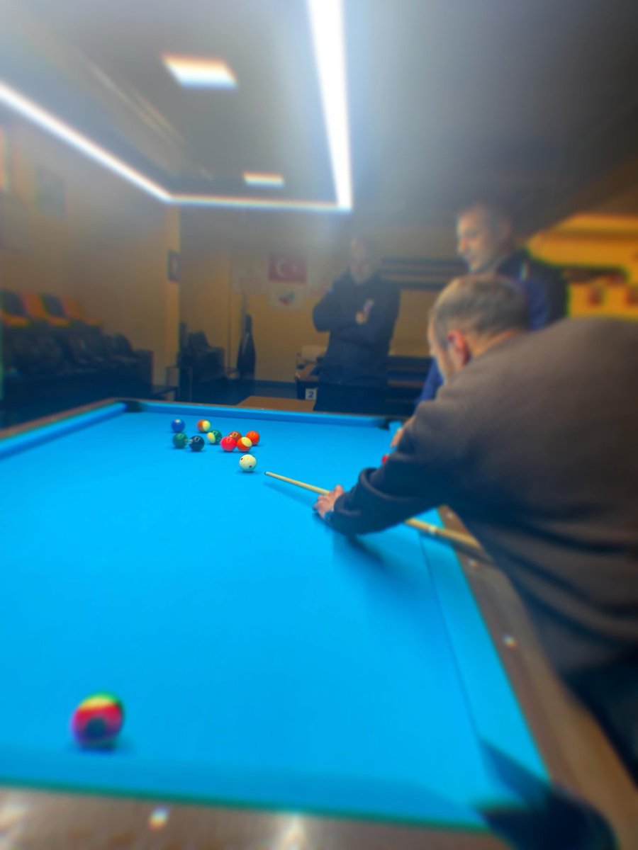 BayburtDSM's tweet photo. 🎱 Yükümlülere yönelik düzenlenen bilardo etkinliğimizden keyifli anlar.
Dikkat, sabır ve strateji ile “önemli olan kazanmak değil, doğru şekilde yarışmaktır” anlayışıyla güzel bir gün geçirilmiştir.

#bilardo🎱 
#spordaışıkvar 
#sporlagüçleniyoruz 
#bilardoetkinliği https://t.co/xMHawKsiPb