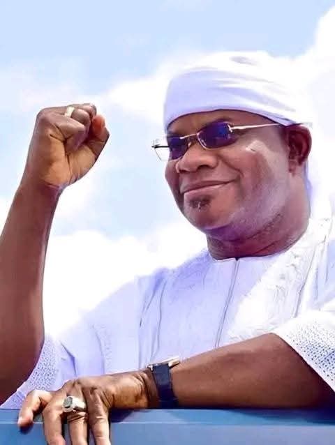 OfficialAzzaki's tweet photo. Okowa, with a ₦1.3 trillion case at the EFCC, and Yahaya Bello, with an ₦80 billion EFCC case, have both secured senatorial tickets under the APC.

But Mallam Nasir El-Rufai, over a case involving just $2,000 and $3,000, was denied bail.
 Nigeria, my country 🥶 https://t.co/faSFW5vYFd