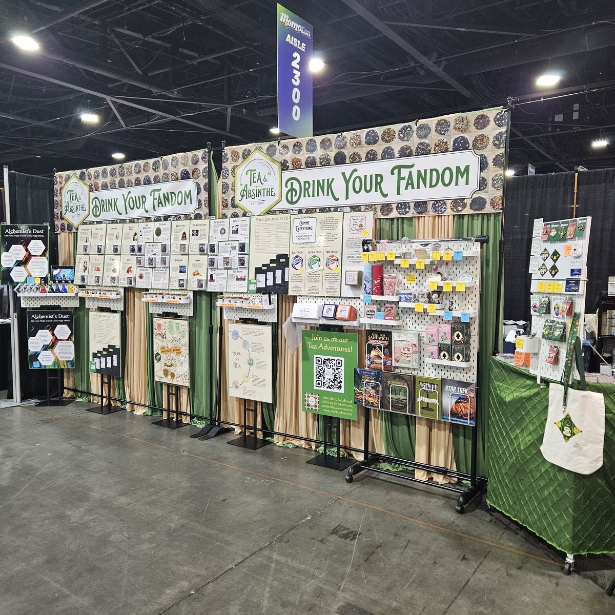 TeaAndAbsinthe's tweet photo. Hey, MomoCon! We're being overrun by cats! Come adopt a few before they get into the tea bins. Tea and Absinthe booth #2219

#MomoCon #tea #cats https://t.co/ex480BkNEd