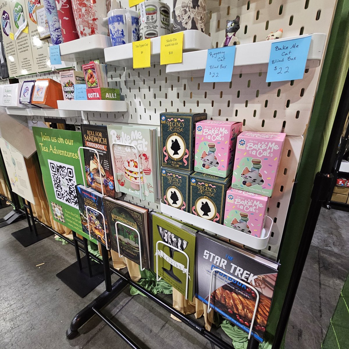 TeaAndAbsinthe's tweet photo. Hey, MomoCon! We're being overrun by cats! Come adopt a few before they get into the tea bins. Tea and Absinthe booth #2219

#MomoCon #tea #cats https://t.co/ex480BkNEd