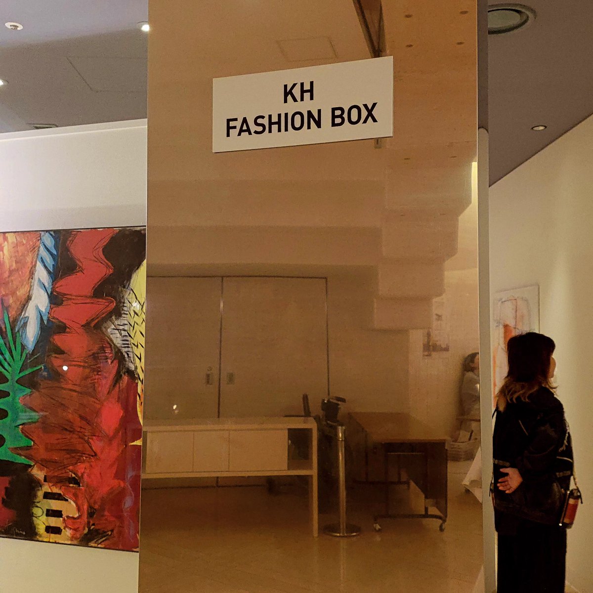 PamKBajaj's tweet photo. Kobe Fashion Museum’s KH Fashion Box just updated its exhibits and it’s wonderfully weird 🖼️ 
Giant papaya? Check. Judgmental pear? Check. Cat in a floral fit? Also check. Half the art looks like a fever dream of Kobe harbor
@Kobe_PRA https://t.co/tC3zX1cSN3