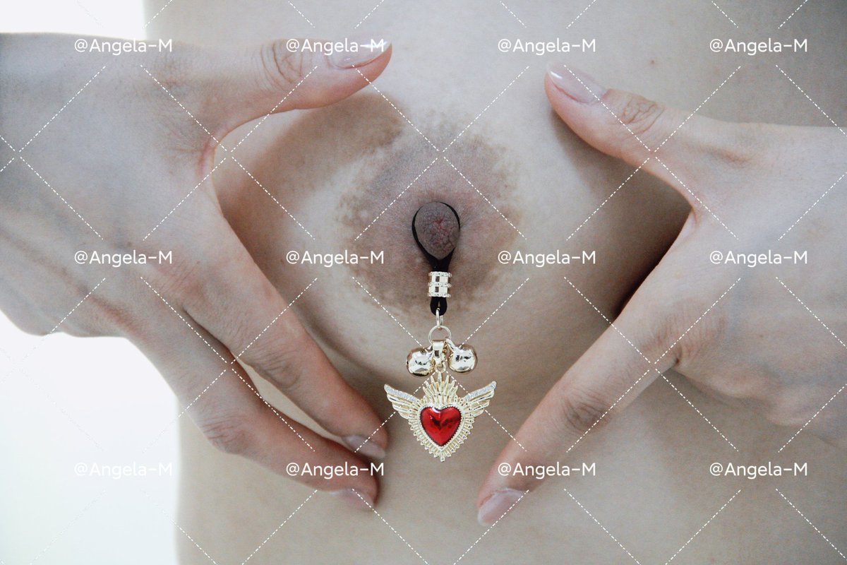 AngelaM0428's tweet photo. 上周在触觉迷宫买了些增进夫妻情趣的小tips，一开始呢是抱着试一试的角度购买的，周五收到的当天就和老公试了下，真的很惊艳啊，乳夹都是冷叔自己手工做的呢，两种设计，可以挂也可以夹，没有任何的不适，带着很舒服，老公在拍的时候就开始扯着旗杆喘粗气了@lengshu1048  #触觉迷宫  #情趣 #乳夹 https://t.co/bmmQVB0smj