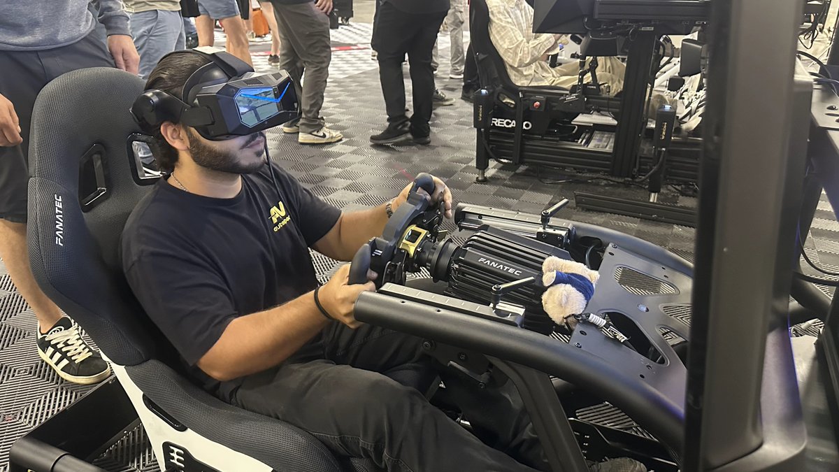 pimaxofficial's tweet photo. Day 1 at the SimRacingExpo Charlotte was an absolute BLAST! 💥
The Dream Air SE and Crystal Series are officially being put to the ultimate test. Thanks for the incredible feedbacks.
2 days left to feel the differences. Catch us at several booths!
#SimRacingExpo #Pimax https://t.co/iB7C7EsIDm