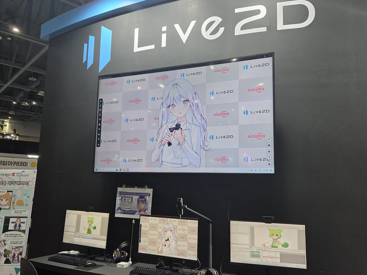til_0816's tweet photo. 저는사실 토요일빼고 플엑에 계속있었습니다
PLATiNA : LAB × Live2D 합동부스에서 Live2D 체험을 도와드리고 있어요 https://t.co/dMv0gzfHxw