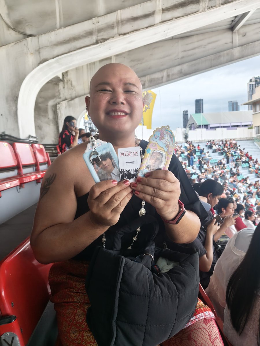 bowpol6969's tweet photo. ผ่านมา7วันแล้ว💙💎🩵ใจยังวนเวียนอยู่ในสนามศุภชลาศัย🥰☺️🥰#ทึเม #pulse_on_in_bangkok #treasure #เด็กสมบัติ https://t.co/bRfyOHu5IV