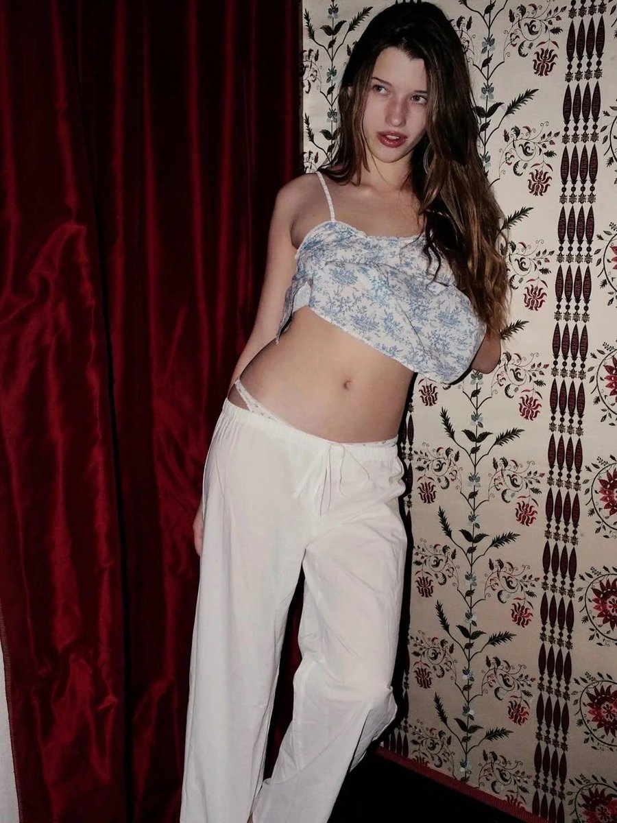 leakygoonstickk's tweet photo. ever anderson teasing her little panties like a good fucking girl 😵‍💫🤤 she’s just asking for it rough and hard ngghhh https://t.co/JO1ikcMQ6q