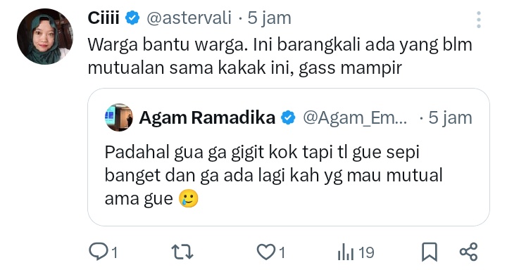 astervali's tweet photo. 4. Ghostban 

Menurutku kalo udah gb ini paling berat. Ibaratnya kamu ada tapi nggak kelihatan. Bikin thread pun, hancur. Yang keliatan cuma tweet paling atas. 

Akun kamu sebenernya masih bisa posting normal, tapi visibilitas aku. kamu ditekan banget. Orang lain jarang banget nemuin postinganmu di For You atau Following meskipun mereka follow kamu. Kamu udah ngeraja jb tapi itu gak masuk di mentab orang. 

From this to this nya kakak.