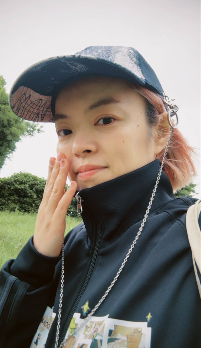 mitokichi_fh's tweet photo. 私生活にない設定の中で、共感し理解できる状況で、体がある事で自らの意思・目的などが存在するかの様に感じる、非常にドラマチックな、日常にはありえない程に心が大きく揺さぶられる、
誰かを強く見つめ、見つめられる瞬間が、なんと愛おしく、人を生きる歓びに溢れている事だろう。役者、楽しい。 https://t.co/ZzBFZXS5Sq