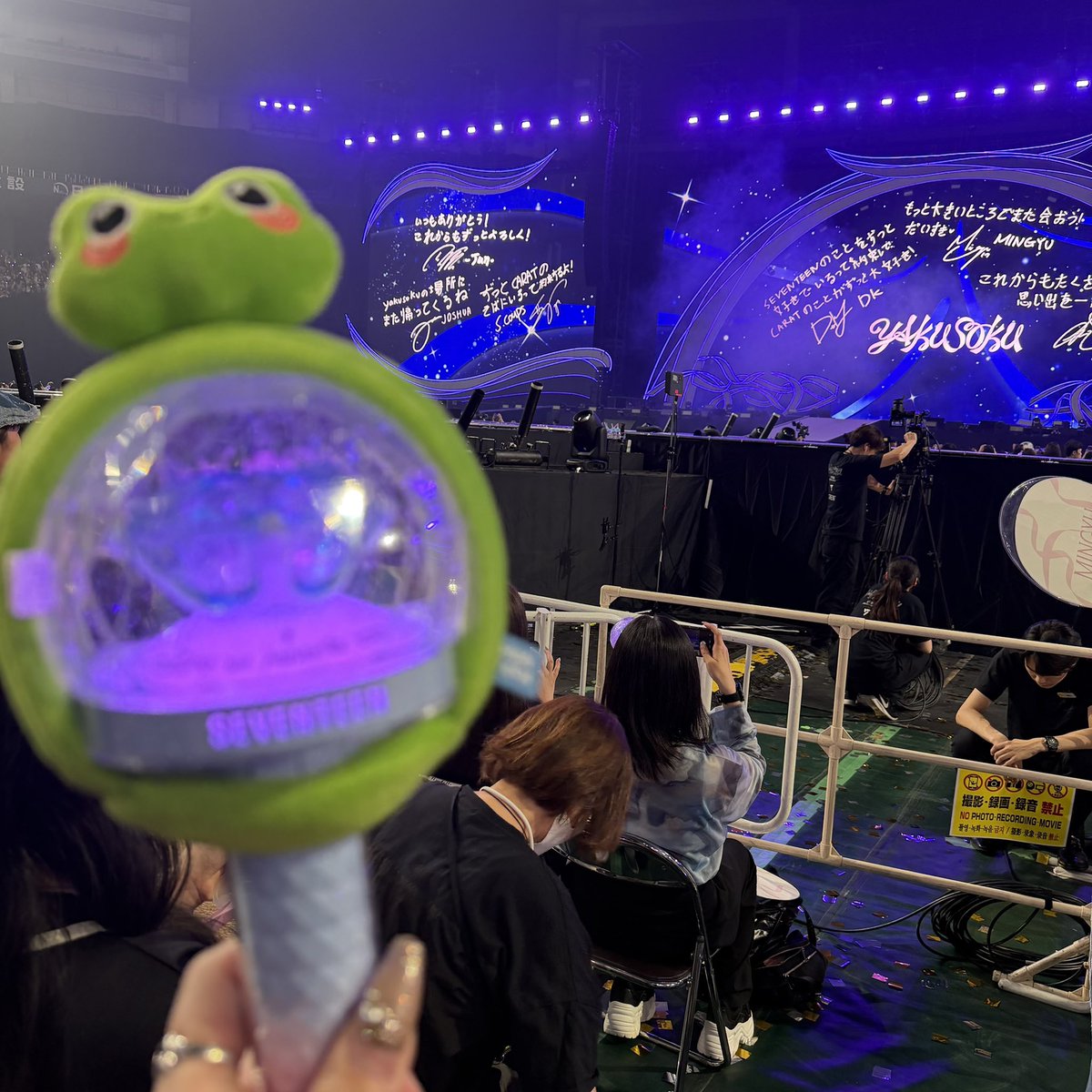 _yukarat_'s tweet photo. yakusoku大阪1日目💖

削れのおかけでセンステ目の前😭💖
最高！最高！最高！
楽しかったーー😆😆 https://t.co/YjeYpYupHc