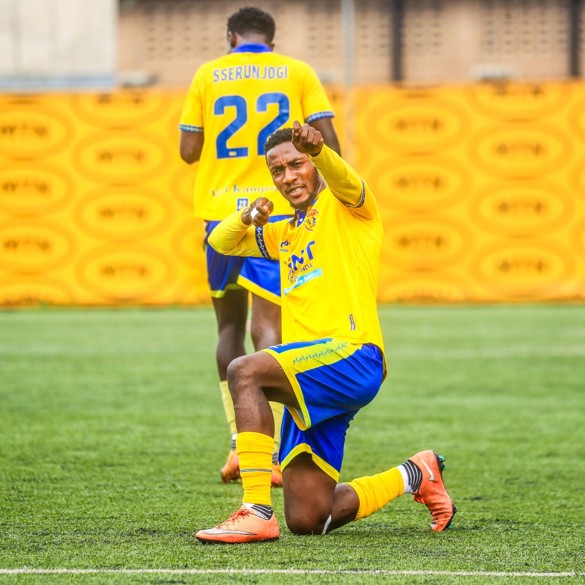 EdwinPogba6's tweet photo. He saw, He Came and He Conquered
IVAN AHIMBISIBWE WINS THE UPL GOLDEN BOOT 2025/26
The best striker on the continent
Congratulations Hunter @ahimbisibwe_val @KCCAFC
#EdwinUpdates https://t.co/SJnYKPlGWw