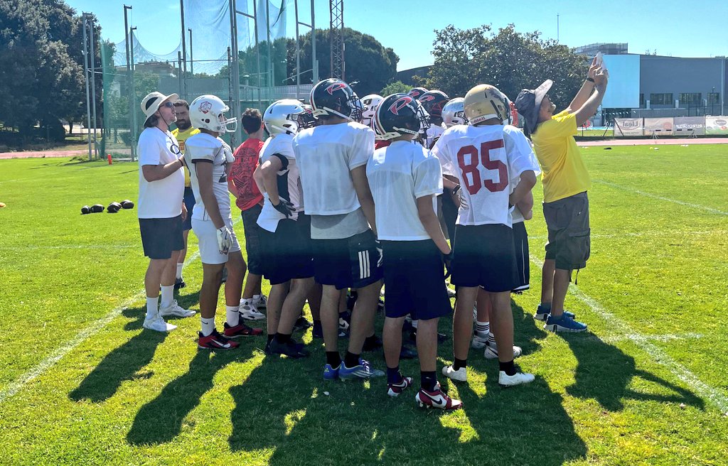 FCFAtwi's tweet photo. 🏈 FCFA | LA SELECCIÓ CATALANA CADET, A GRANOLLERS!
🔛 Nova jornada d'entrenaments de #Catalunya  a les Pistes d'Atletisme de #Granollers, continuant la preparació del Campionat d’Espanya de Seleccions Autonòmiques. 

#FCFA #americanfootball @UFECcat @esportcat @granollers https://t.co/E834N2RrPX