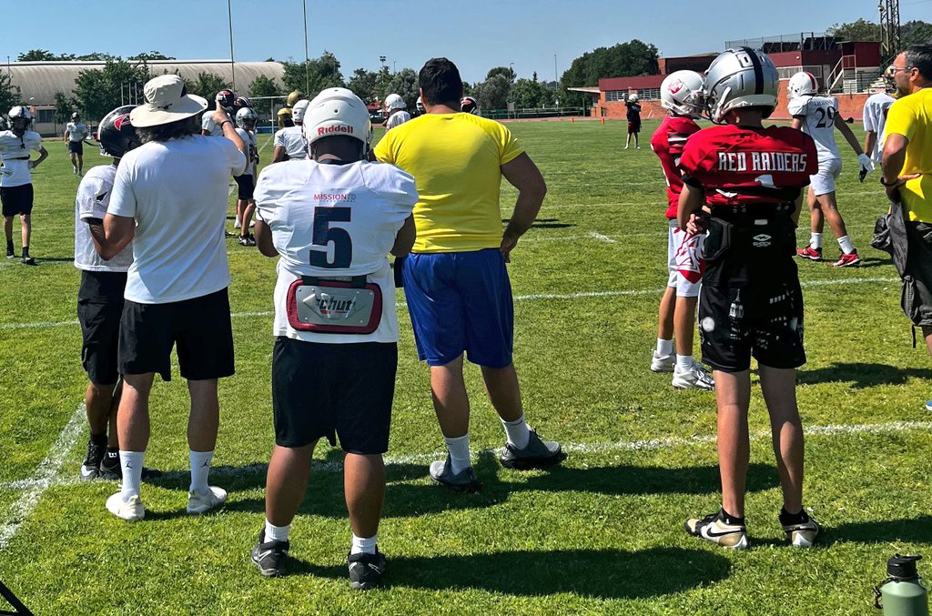 FCFAtwi's tweet photo. 🏈 FCFA | LA SELECCIÓ CATALANA CADET, A GRANOLLERS!
🔛 Nova jornada d'entrenaments de #Catalunya  a les Pistes d'Atletisme de #Granollers, continuant la preparació del Campionat d’Espanya de Seleccions Autonòmiques. 

#FCFA #americanfootball @UFECcat @esportcat @granollers https://t.co/E834N2RrPX