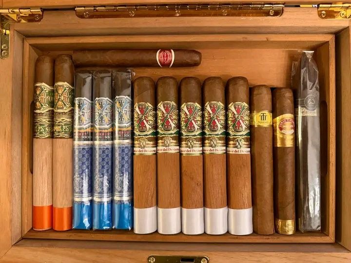 jessicigar's tweet photo. Fuente!!! Fuente!!! Fuente!!! 
Known for its unique taste and flavour
Order and stock your humidor with this selection 💨 https://t.co/IFNNCNco29