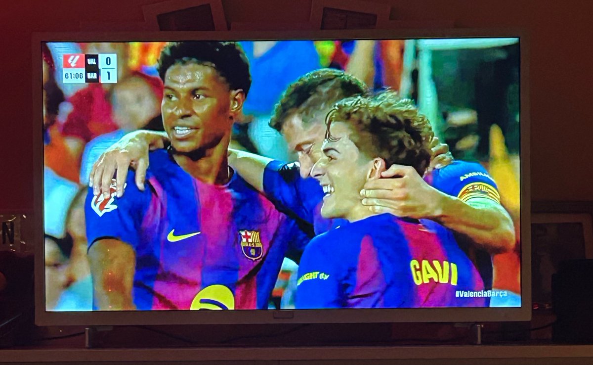 Azynoq's tweet photo. Lewy goat kocham cię #BARVAL https://t.co/6H2QMDMV10