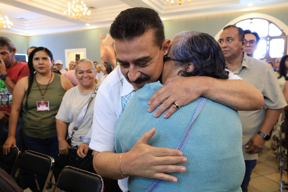 DrCarlosLomeli's tweet photo. Zapopan ocupa un lugar muy especial en mi historia y en mi corazón. Aquí he visto de cerca la fuerza de la organización y la convicción de un pueblo que nunca ha dejado de luchar por un mejor futuro.

Hoy, con enorme emoción, quedó instalado el Consejo Municipal en Defensa de la Transformación, un paso fundamental para seguir construyendo organización desde abajo.

Gracias a las y los compañeros COTS que están en la primera línea defendiendo este movimiento con trabajo, entrega y convicción. Ustedes son quienes mantienen viva la esperanza de que un municipio más justo, más igualitario y con verdadero sentido social sí es posible.

Gracias, Zapopan, por seguir siendo tierra de lucha, de conciencia y de esperanza. La Transformación avanza y nadie la detiene.