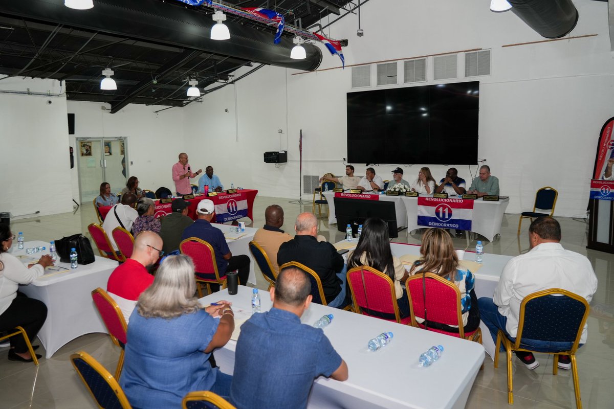 PRDesPanama's tweet photo. 📍 Panamá y San Miguelito 🇵🇦

El CEN del PRD continúa recorriendo el país junto a representantes, alcaldes y diputados, fortaleciendo la organización y el trabajo desde el territorio.

Orgullosamente PRD. ❤️🤍 https://t.co/euTAwKJsNu