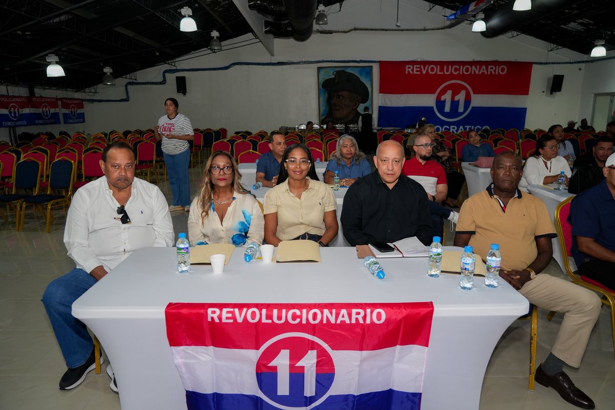 PRDesPanama's tweet photo. 📍 Panamá y San Miguelito 🇵🇦

El CEN del PRD continúa recorriendo el país junto a representantes, alcaldes y diputados, fortaleciendo la organización y el trabajo desde el territorio.

Orgullosamente PRD. ❤️🤍 https://t.co/euTAwKJsNu