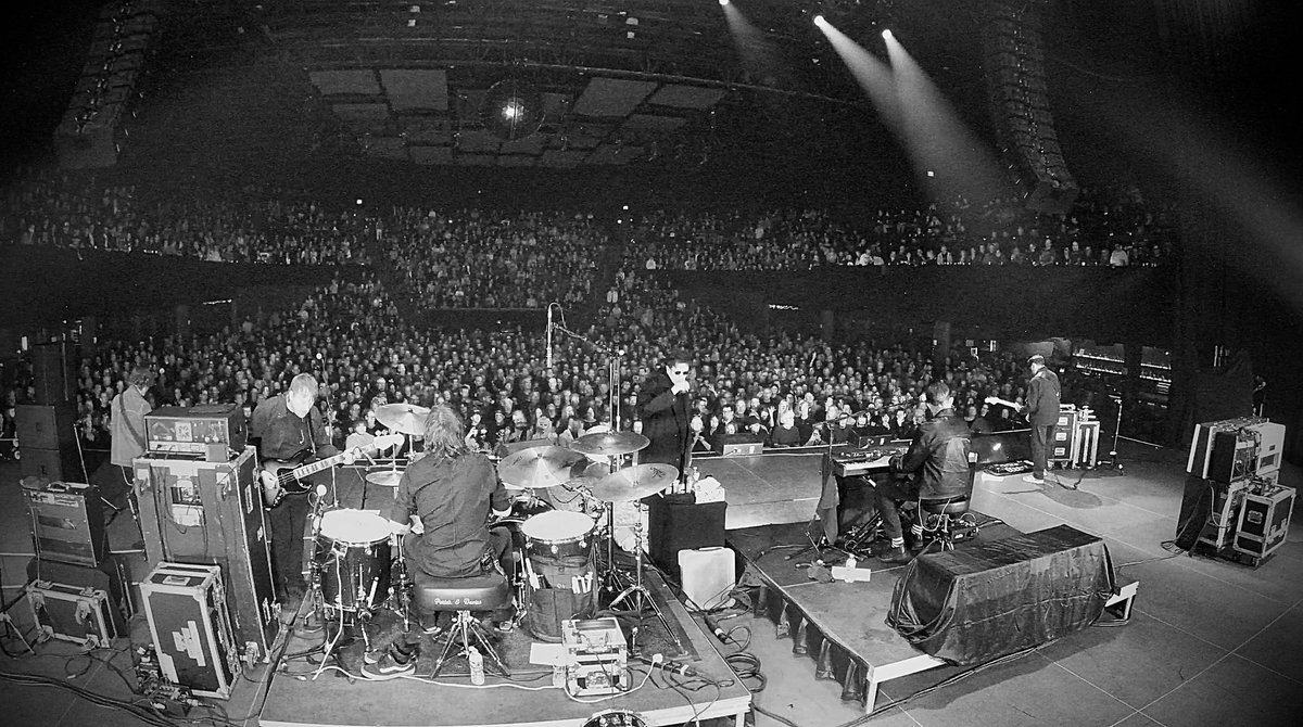 sifinley's tweet photo. Another mammoth drive today to Dallas after a couple of great shows in Salt Lake City and Denver with @Bunnymen #echoandthebunnymen #drumlife #tourlife https://t.co/OdmSbqDxIZ