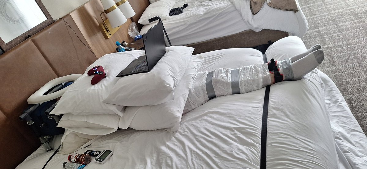subbyButtSlut_'s tweet photo. I found this in my bed. Well, I guess I just need to do some gayming for a few hours.

#gay #kink #fetish #restraints #bdsm #facesitting #gayfacesitting #mummification #gaymer https://t.co/uIAfJOGA0W