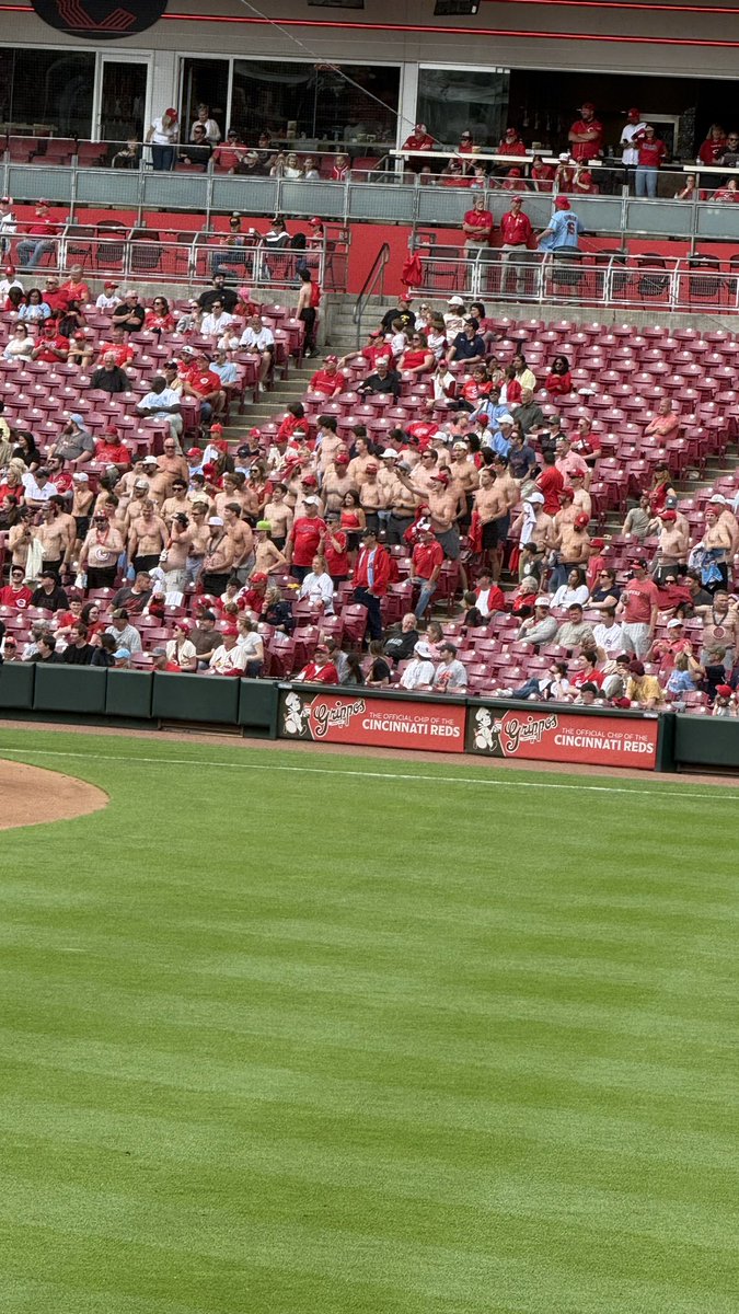 hollynbug's tweet photo. @LO_Cardinals we have brought the tarps off crew to Cincinnati https://t.co/vpLgOlZsMI