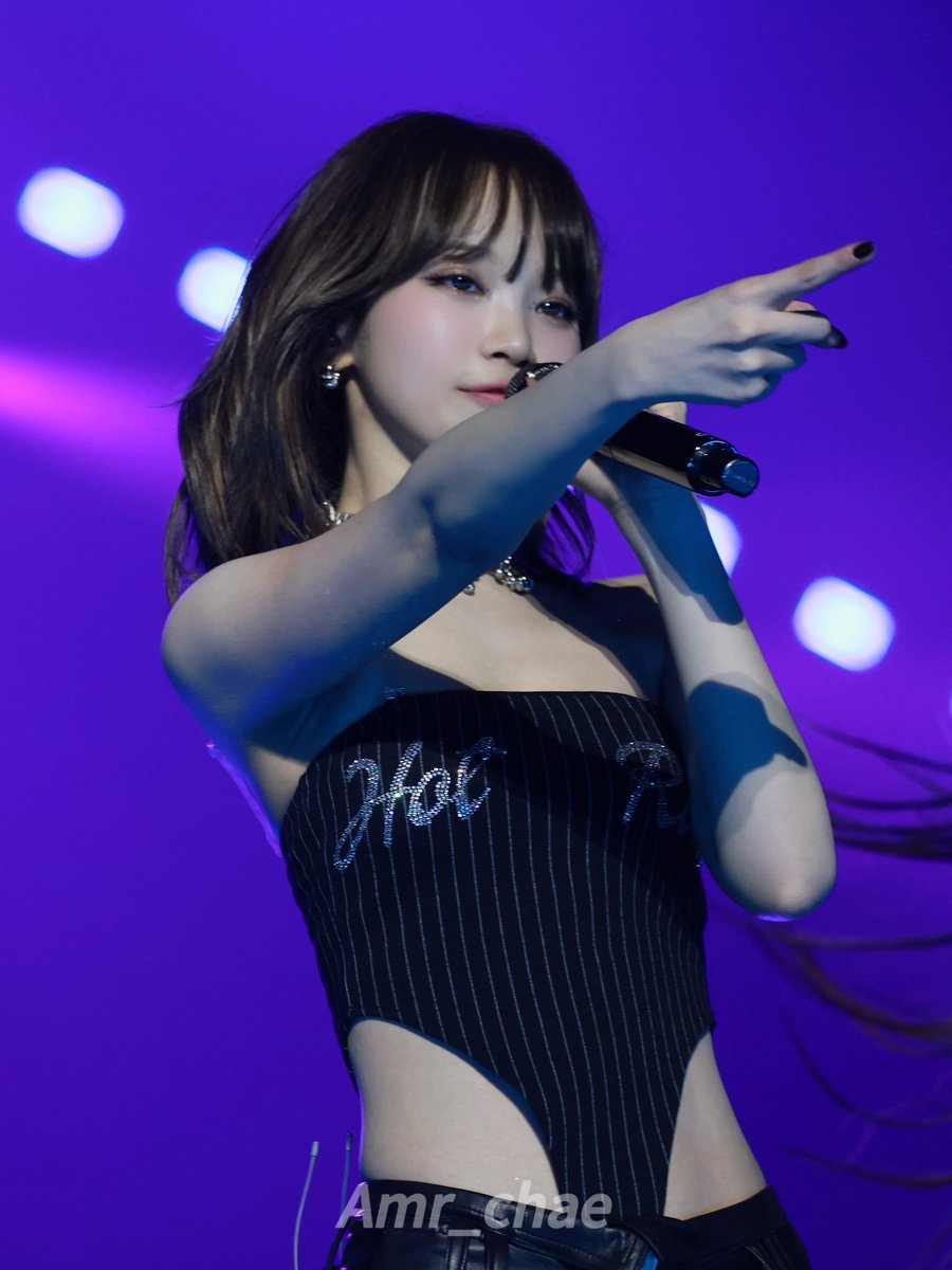 Chaewon ⚘ tweet media