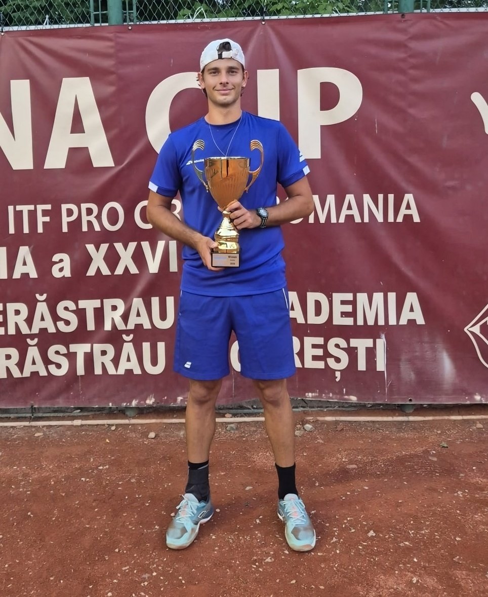 ComanWolf's tweet photo. Dubs Champs M15k Bucharest....1st tournement in 4 months since I broke my ankle🎾💪🙏🐺

#alexcoman #thewolf #intaro #lindegaz #tennis https://t.co/G9U3aFhzGw
