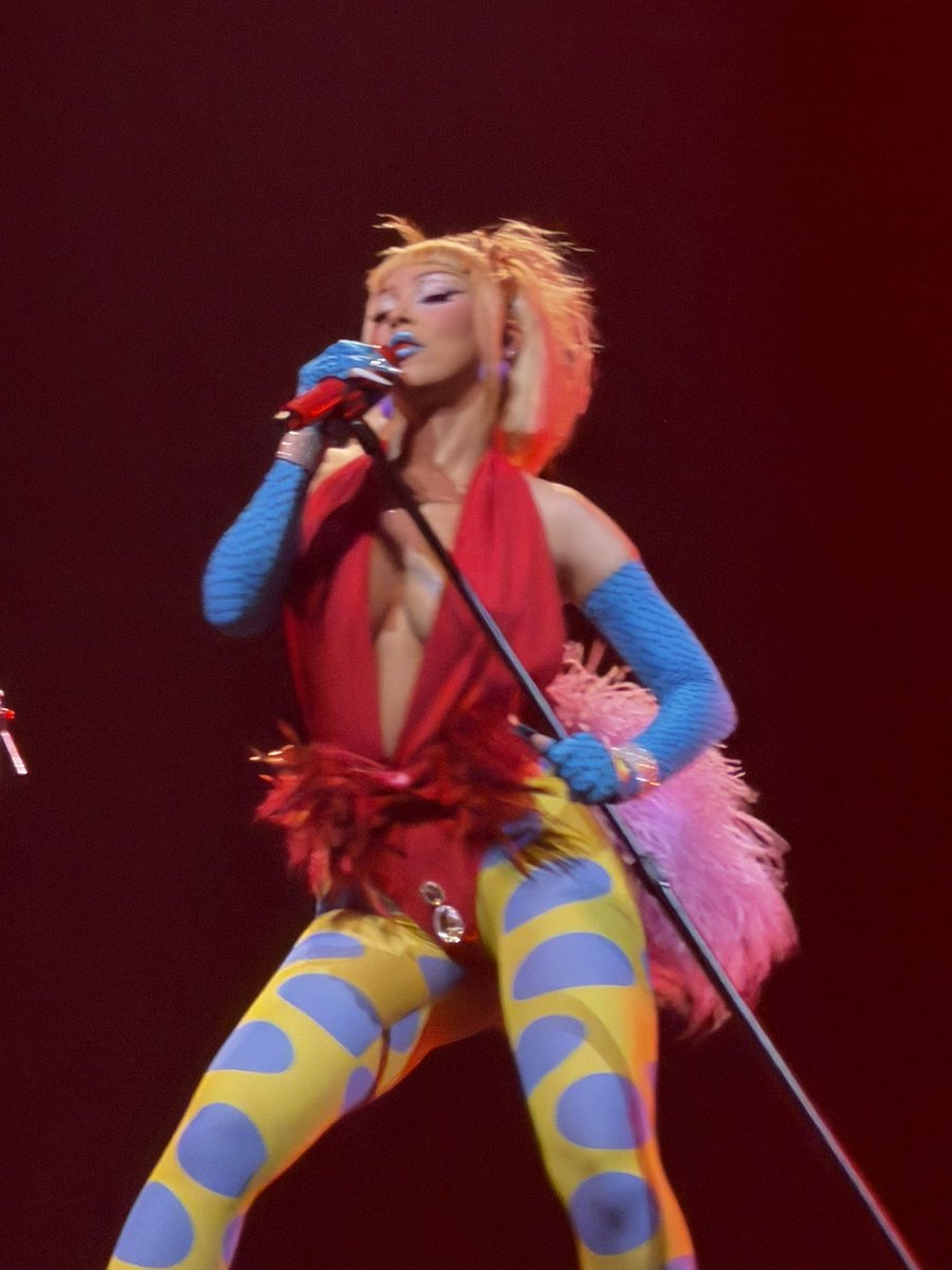 infodoja's tweet photo. Doja Cat para mais um show da #TourMaVie em Manchester, Reino Unido. 🇬🇧 https://t.co/UOJauug3NB