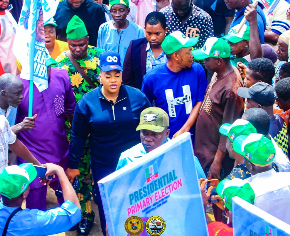 AdetolaAbubakar's tweet photo. Agboyi-Ketu showed up loudly, proudly, and massively in support of our dear President, Asiwaju Bola Ahmed Tinubu, GCFR, at the APC Presidential Primaries. The people have spoken continuity and Renewed Hope remain the way forward.
#BAT2027
#APC
#AgboyiKetu
#TinubuSecondTerm https://t.co/cM1KfQwEip