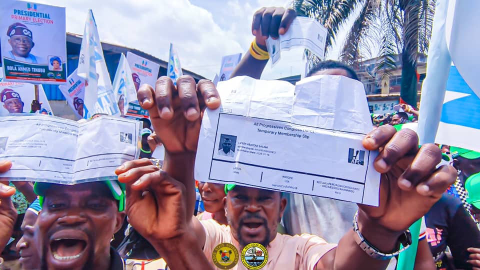 AdetolaAbubakar's tweet photo. Agboyi-Ketu showed up loudly, proudly, and massively in support of our dear President, Asiwaju Bola Ahmed Tinubu, GCFR, at the APC Presidential Primaries. The people have spoken continuity and Renewed Hope remain the way forward.
#BAT2027
#APC
#AgboyiKetu
#TinubuSecondTerm https://t.co/cM1KfQwEip