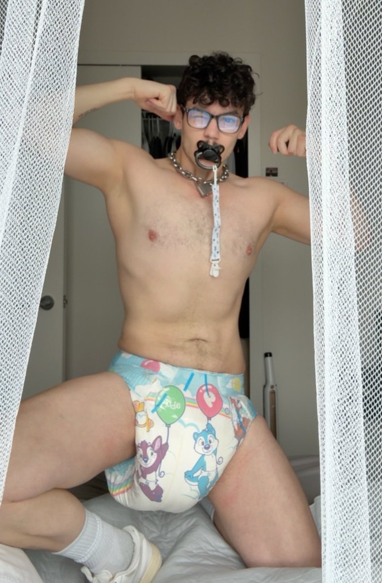 PupCrinklebutt's tweet photo. Morning stretch’s … wonder if my neighbours can see how thicc and dumb i’m getting 🥴

#gooner #subpuppy #PApiercing 
 #abdl #abdlboy #diaper #diapers #diaperboy #wetdiaper #diaperlover #gaydiaper https://t.co/BScFkFUuhv